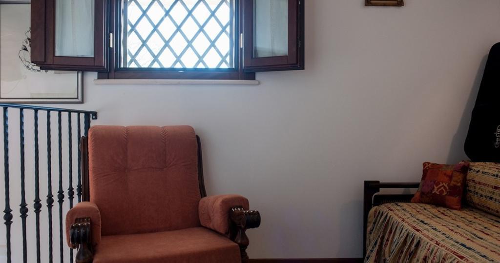 Villa Anna Savini Casa Vacanze Atri Ruang foto