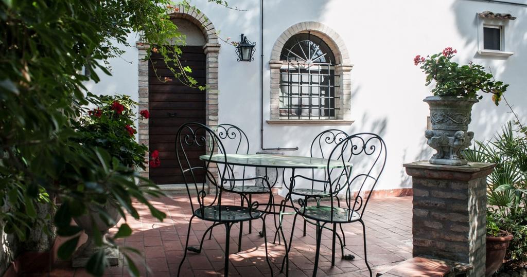 Villa Anna Savini Casa Vacanze Atri Ruang foto